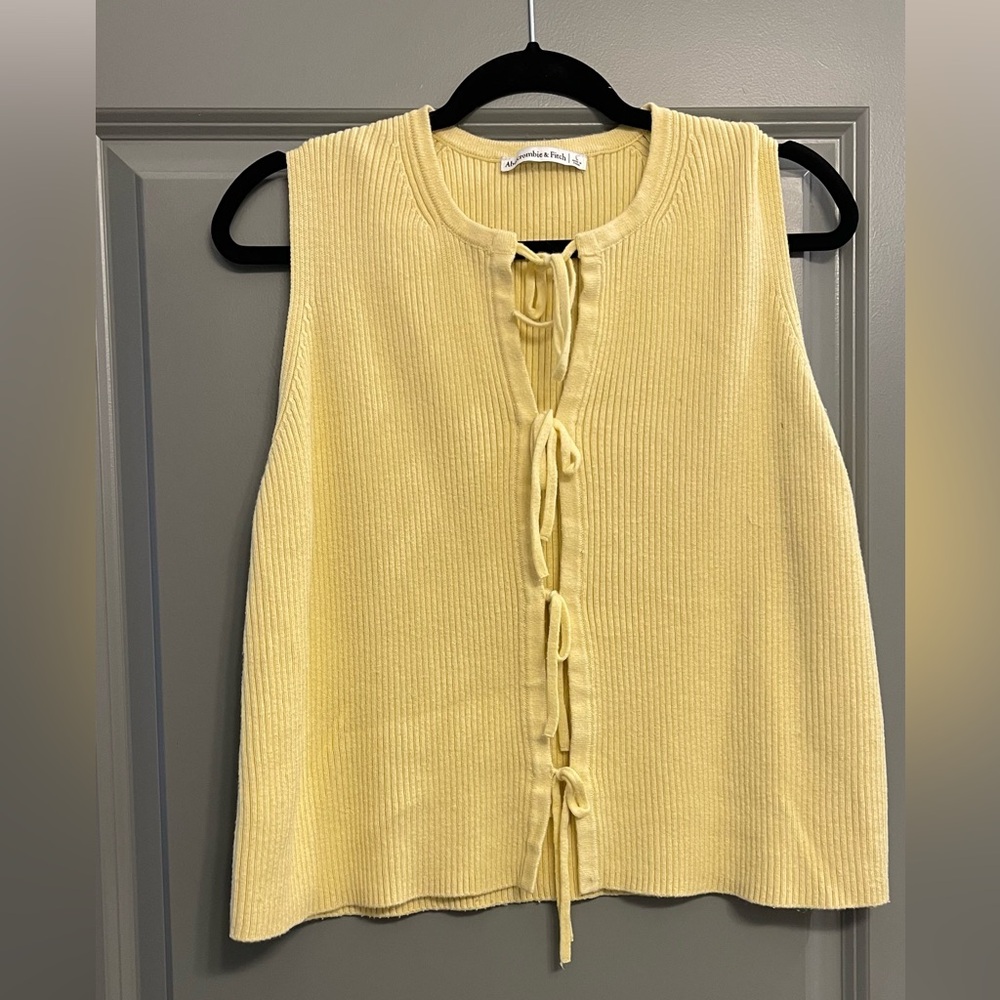 A&F Yellow Tie-Front Ribbed Women's Top